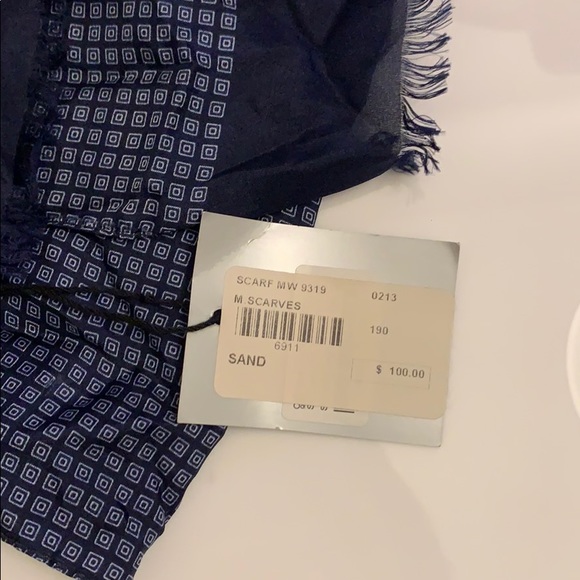 Brand new scarf